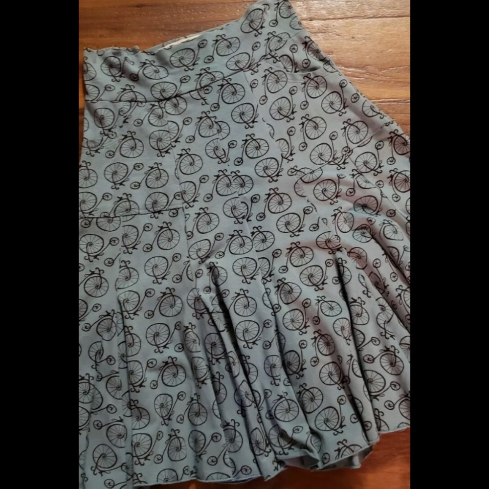 New Effie’s Heart bicycle skirt small